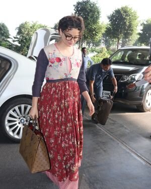 Kangana Ranaut - Photos: Celebs Spotted At Airport | Picture 1866319