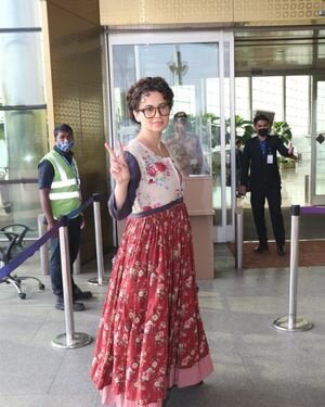 Kangana Ranaut - Photos: Celebs Spotted At Airport | Picture 1866320