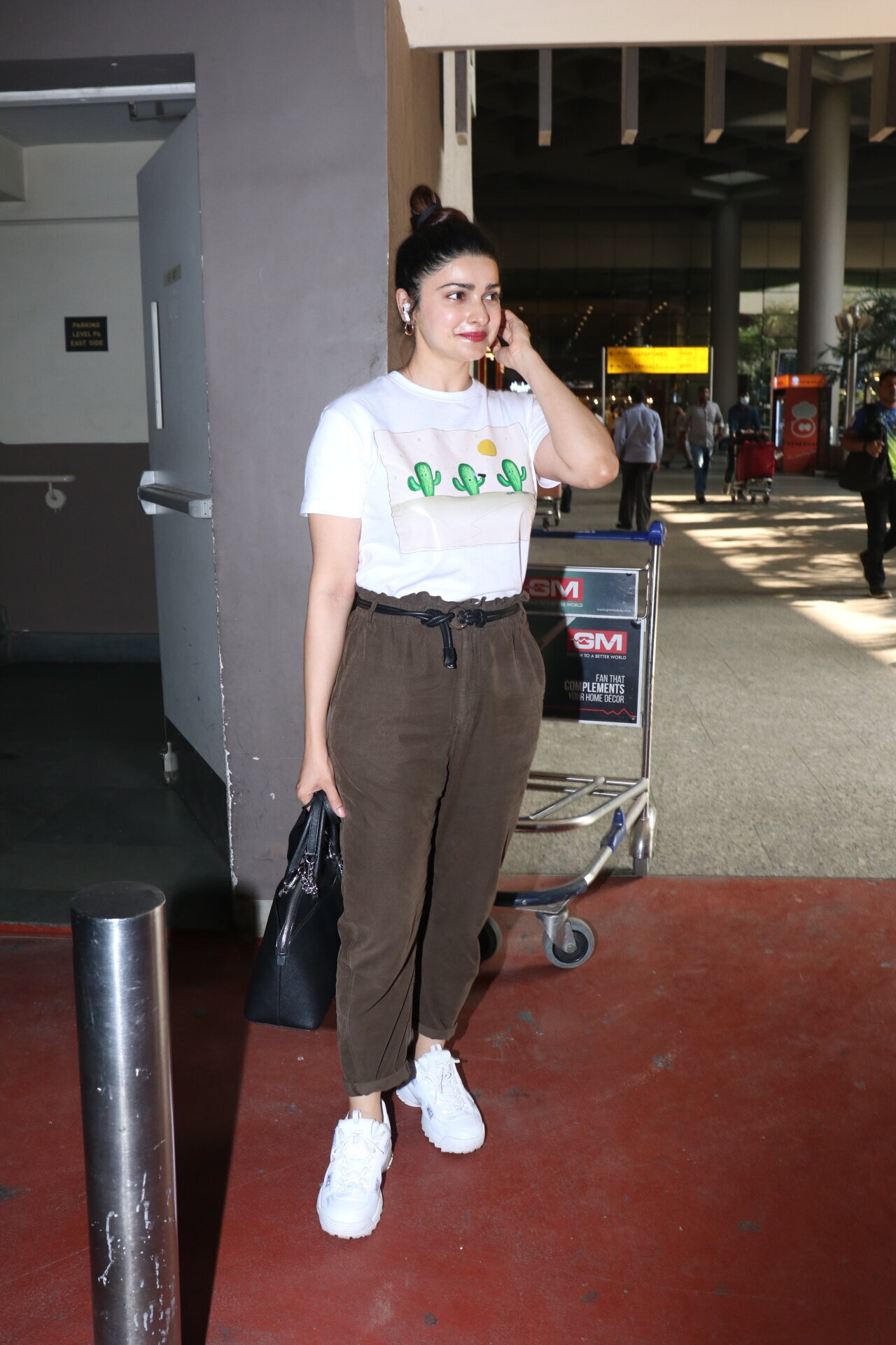 Prachi Desai - Photos: Celebs Spotted At Airport | Picture 1866387