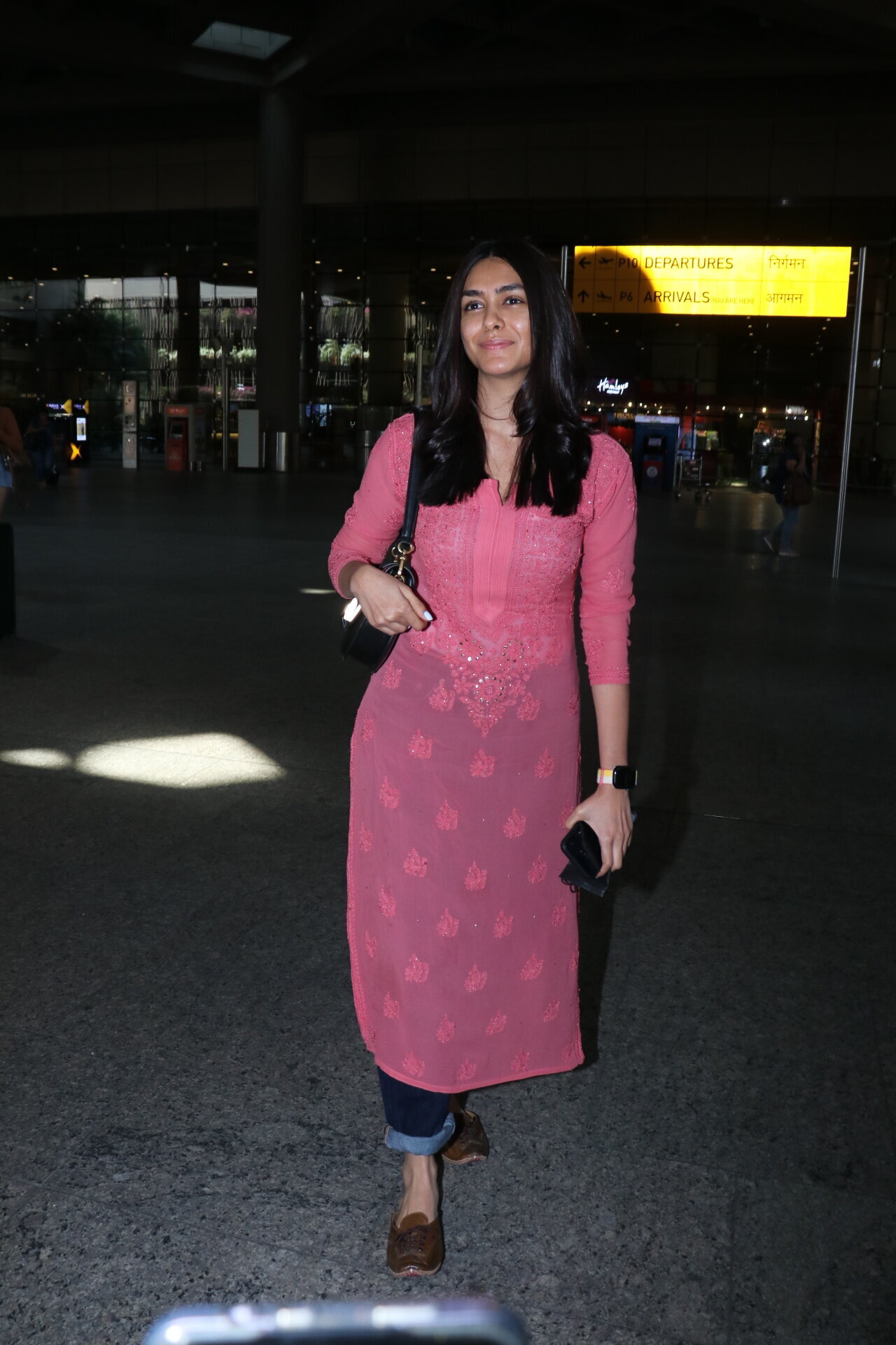 Mrunal Thakur - Photos: Celebs Spotted At Airport | Picture 1866414