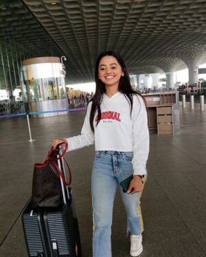 Helly Shah - Photos: Celebs Spotted At Airport | Picture 1866491