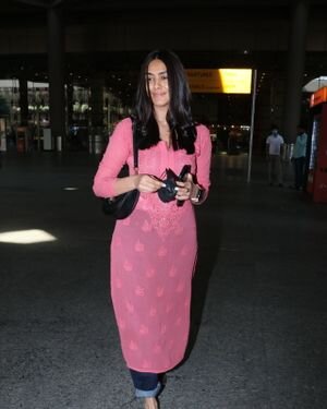 Mrunal Thakur - Photos: Celebs Spotted At Airport | Picture 1866416