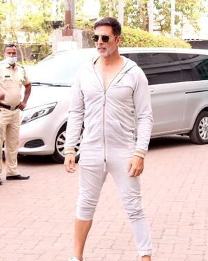 Akshay Kumar - Photos: Celebs Spotted At Hunarbaaz Set | Picture 1866565