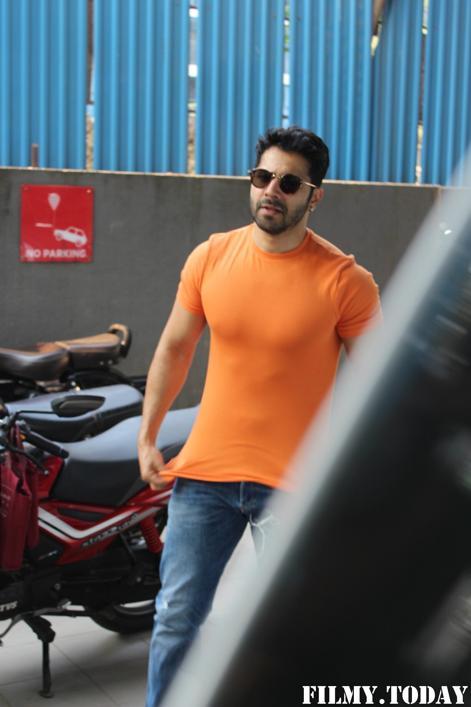Varun Dhawan - Photos: Celebs Spotted At Andheri | Picture 1866650