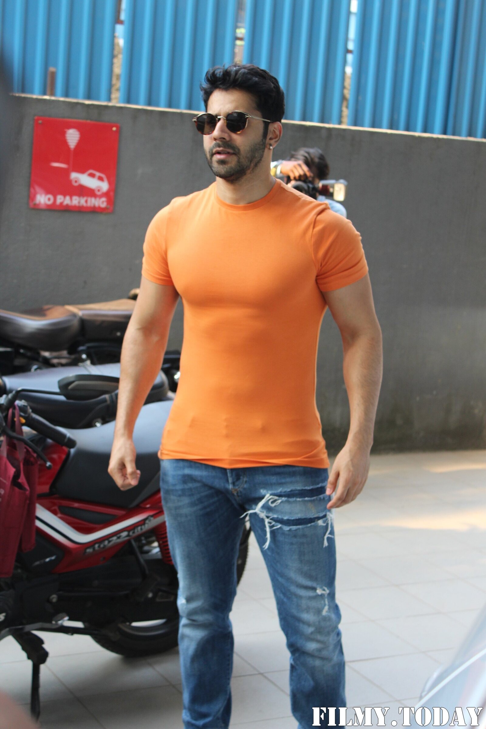 Varun Dhawan - Photos: Celebs Spotted At Andheri | Picture 1866651