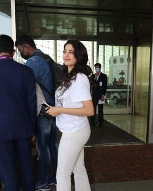 Janhvi Kapoor - Photos: Celebs Spotted At Airport | Picture 1866798