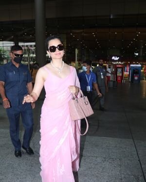 Kangana Ranaut - Photos: Celebs Spotted At Airport | Picture 1867130