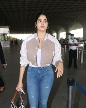Janhvi Kapoor - Photos: Celebs Spotted At Airport | Picture 1867142