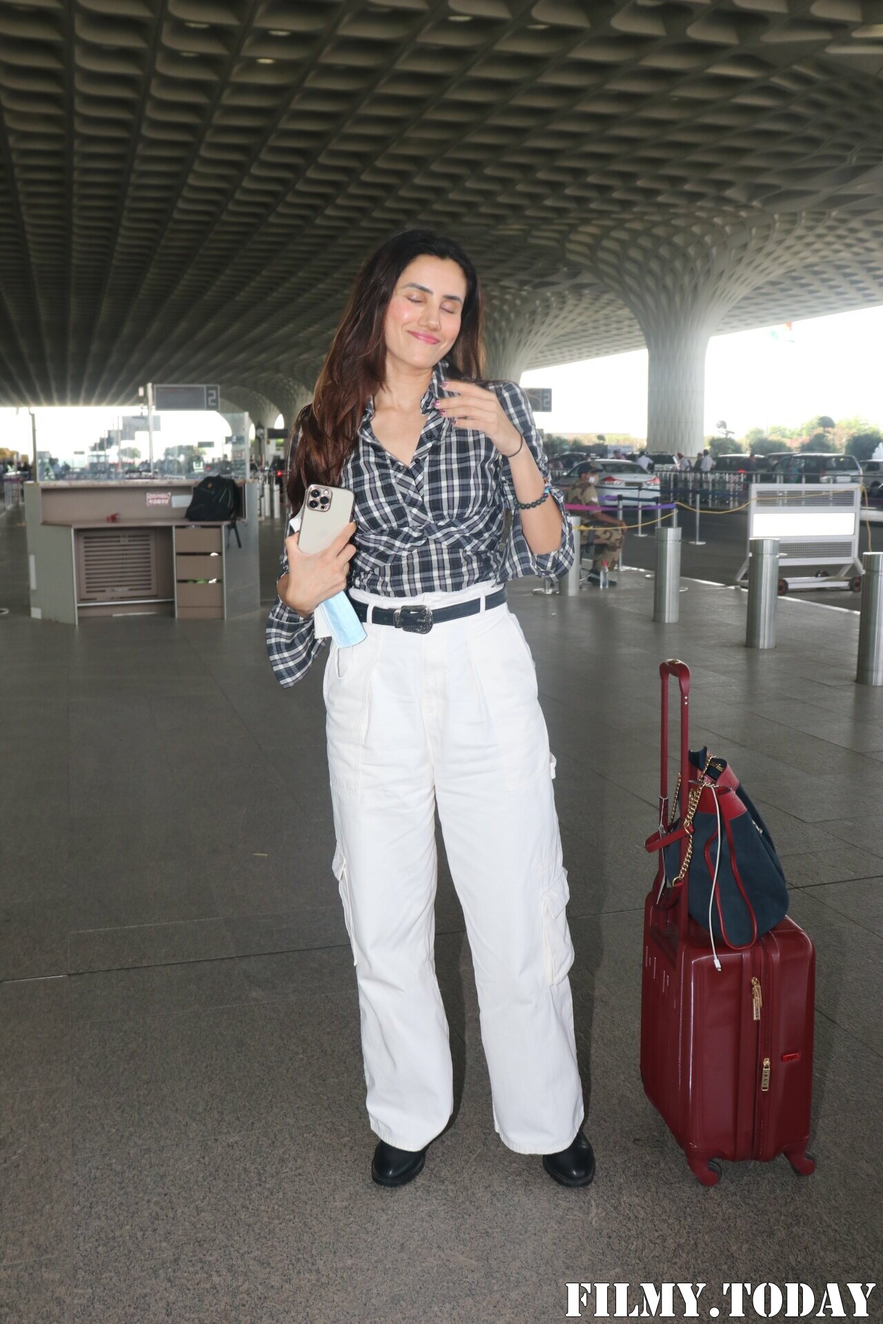 Sonnalli Seygall - Photos: Celebs Spotted At Airport | Picture 1867255