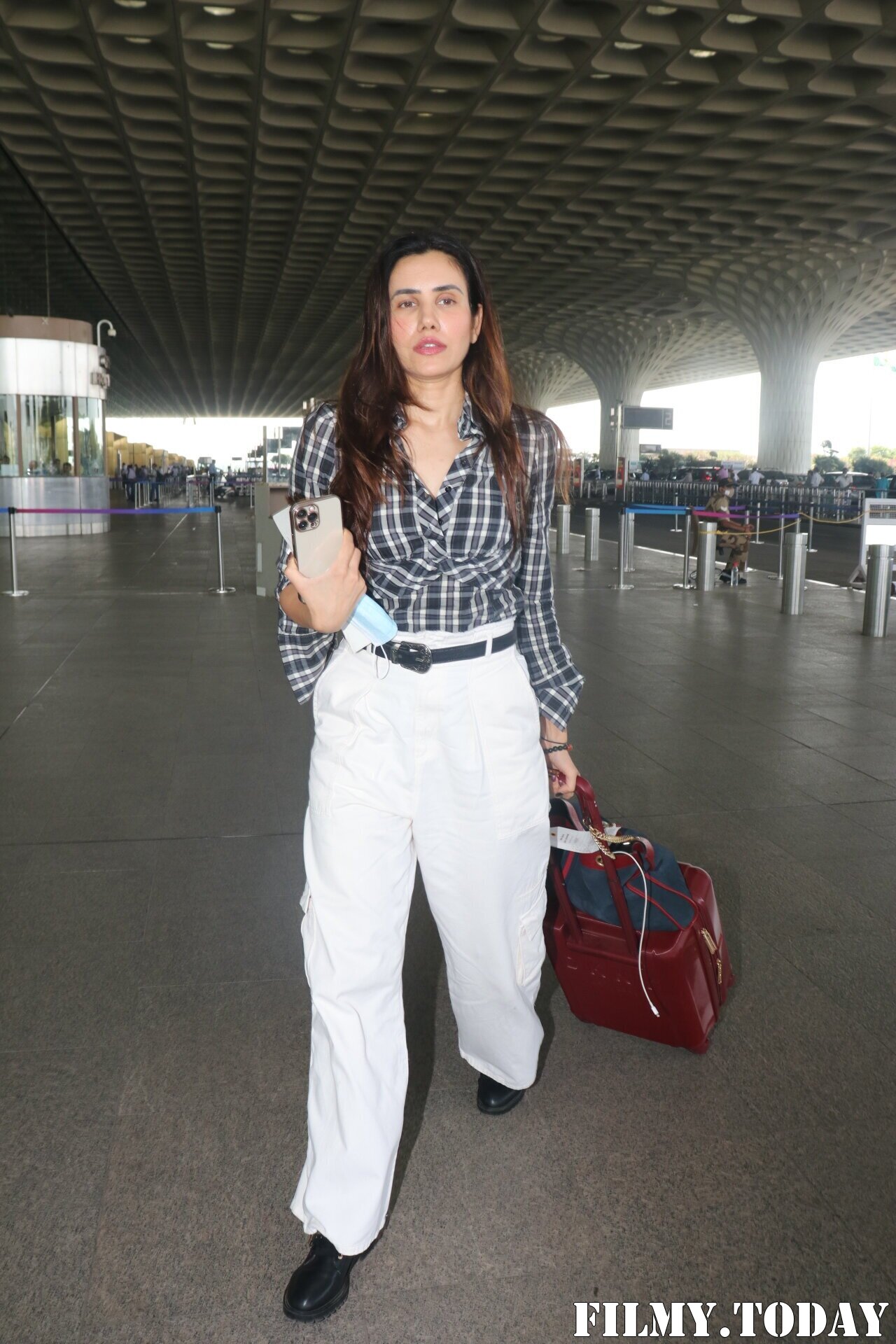 Sonnalli Seygall - Photos: Celebs Spotted At Airport | Picture 1867258