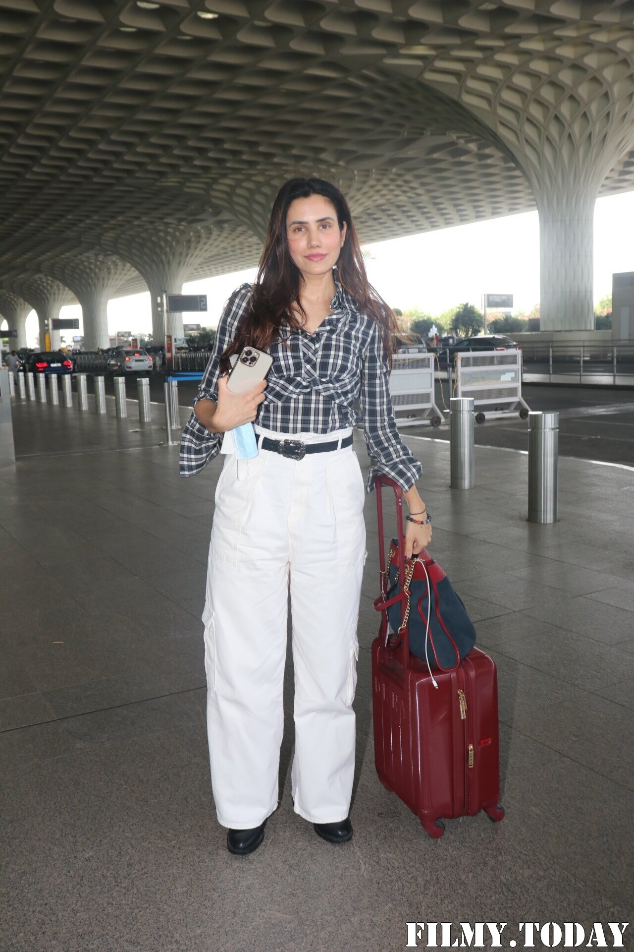 Sonnalli Seygall - Photos: Celebs Spotted At Airport | Picture 1867256