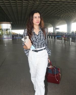 Sonnalli Seygall - Photos: Celebs Spotted At Airport | Picture 1867259