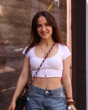 Elli Avram - Photos: Celebs Spotted At Juhu | Picture 1867682