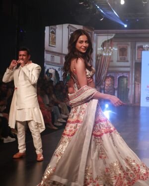 Photos: Rakul Preet Singh Ramp Walk At Bombay Times Fashion Week