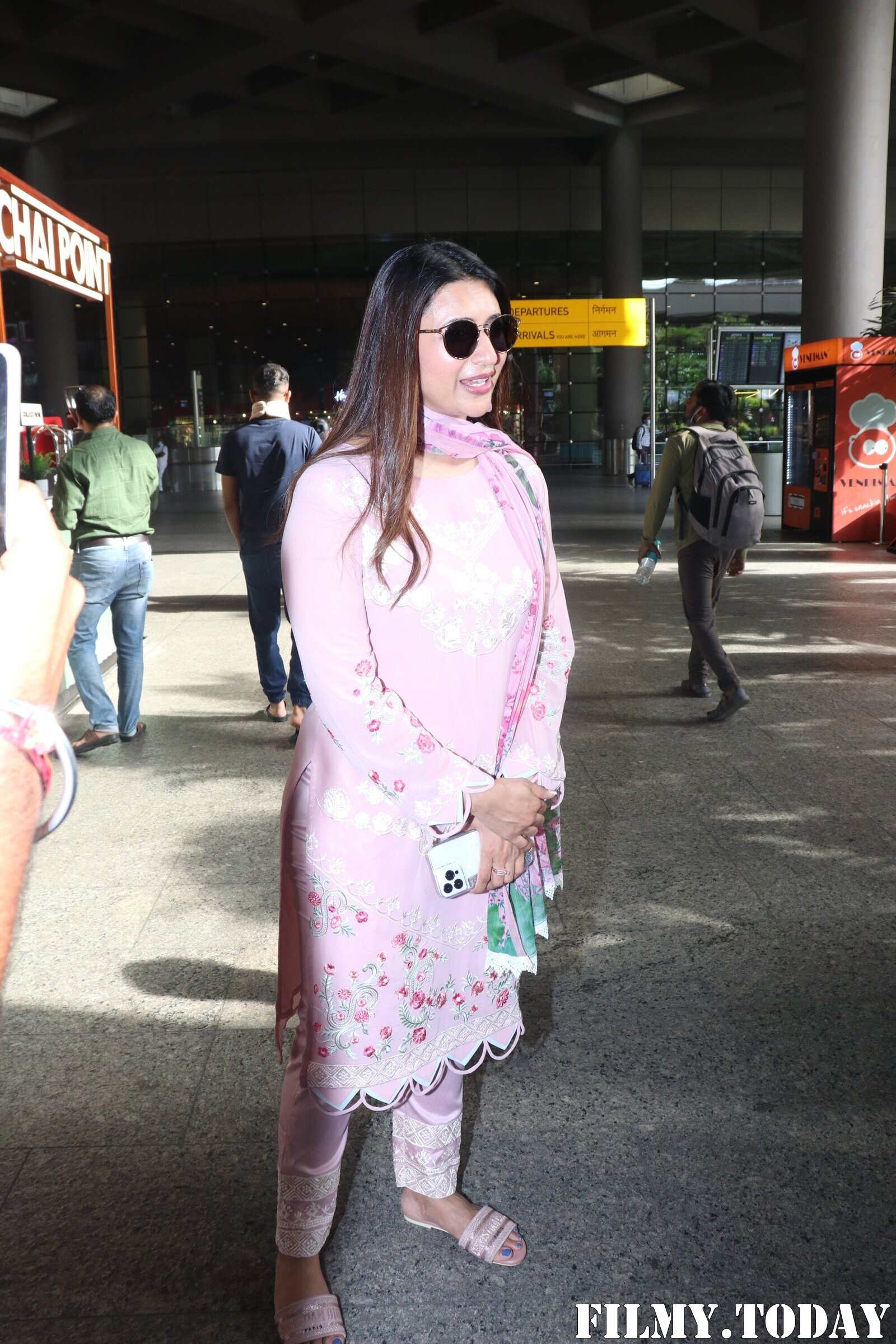 Divyanka Tripathi - Photos: Celebs Spotted At Airport | Picture 1867869