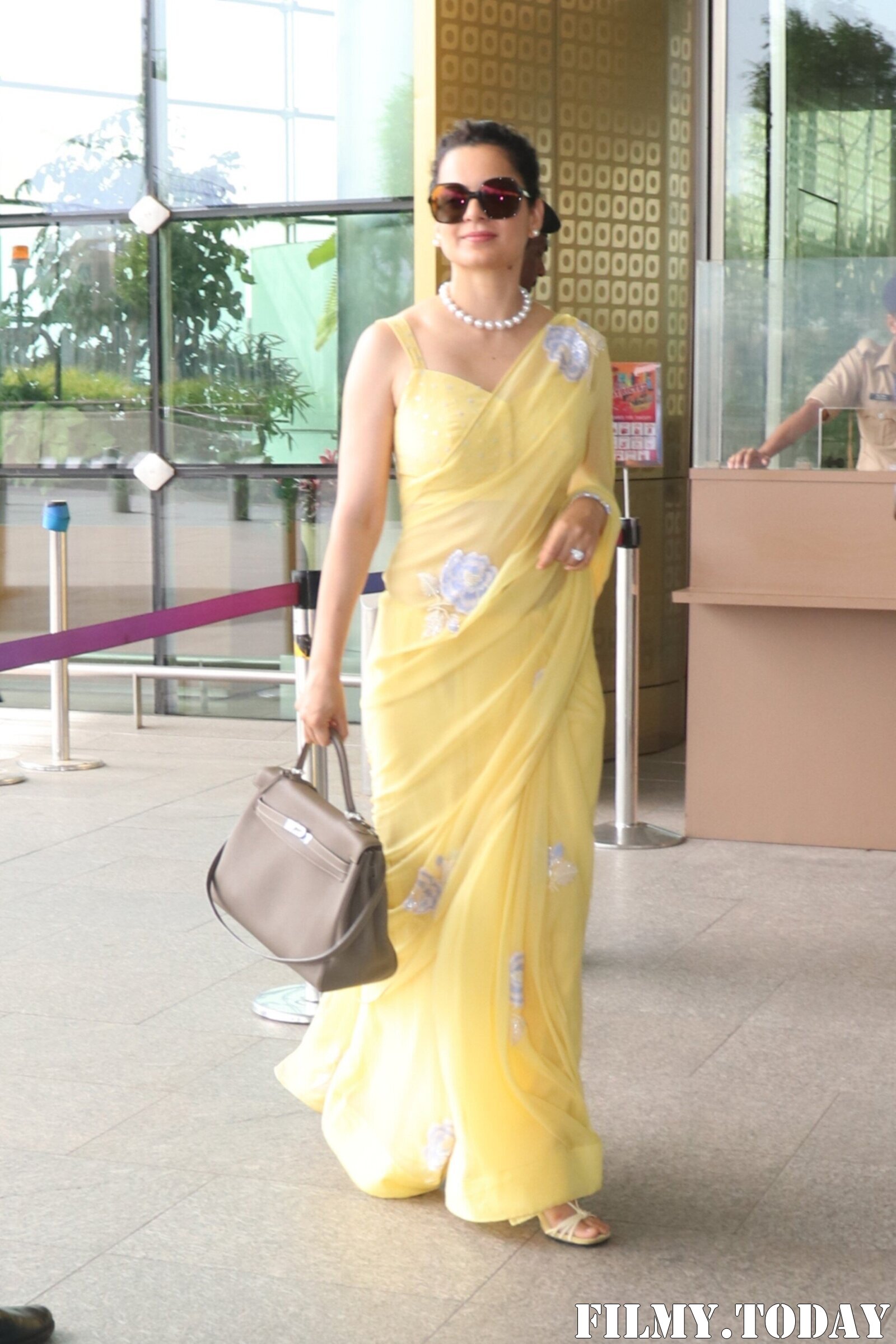 Kangana Ranaut - Photos: Celebs Spotted At Airport | Picture 1867887