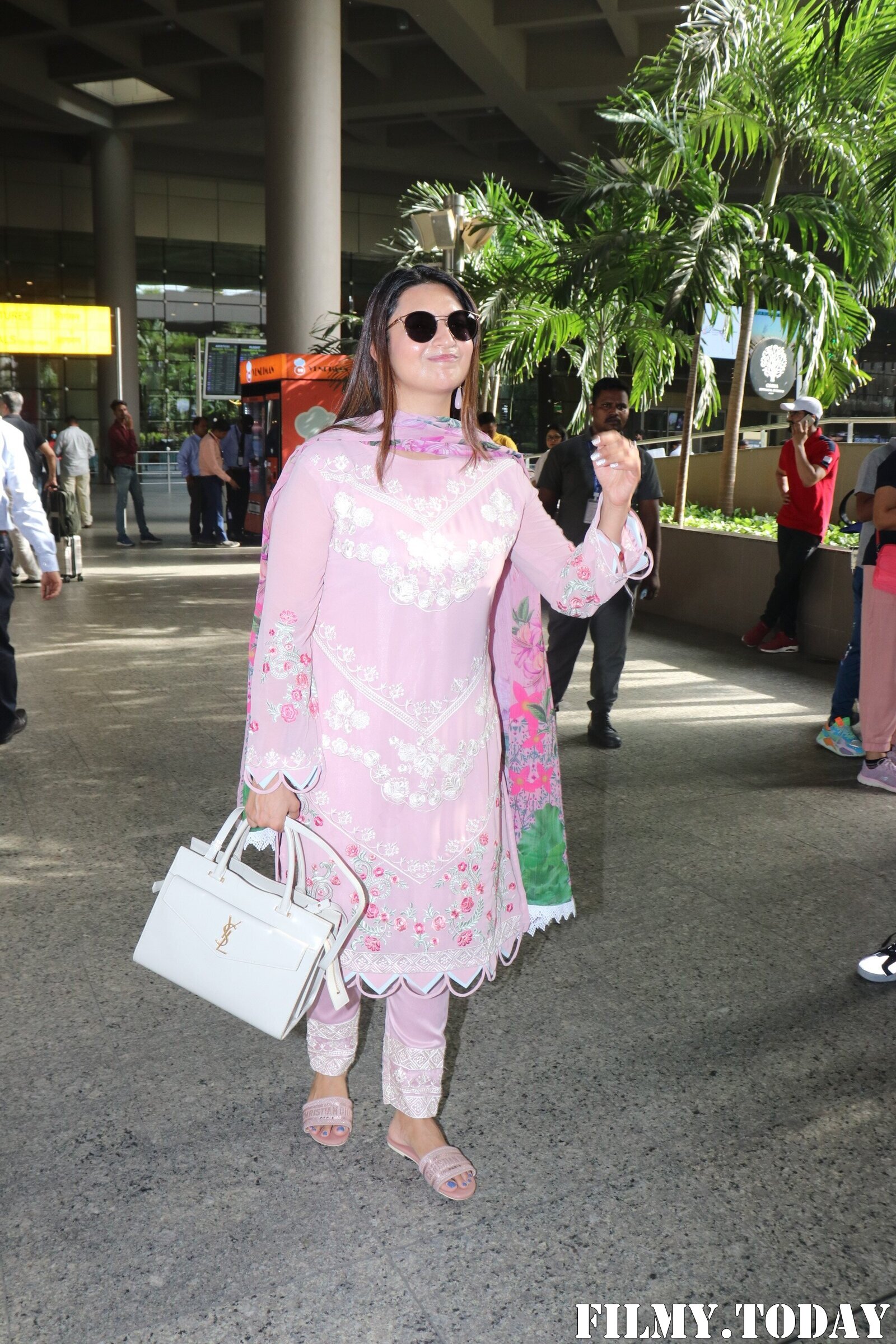 Divyanka Tripathi - Photos: Celebs Spotted At Airport | Picture 1867871