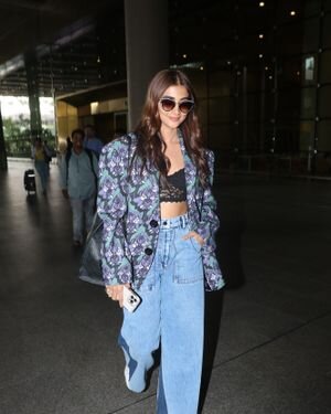 Pooja Hegde - Photos: Celebs Spotted At Airport | Picture 1867889