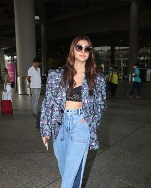 Pooja Hegde - Photos: Celebs Spotted At Airport | Picture 1867891