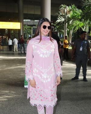Divyanka Tripathi - Photos: Celebs Spotted At Airport | Picture 1867870