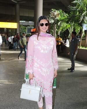 Divyanka Tripathi - Photos: Celebs Spotted At Airport | Picture 1867873