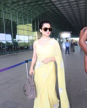 Kangana Ranaut - Photos: Celebs Spotted At Airport | Picture 1867886