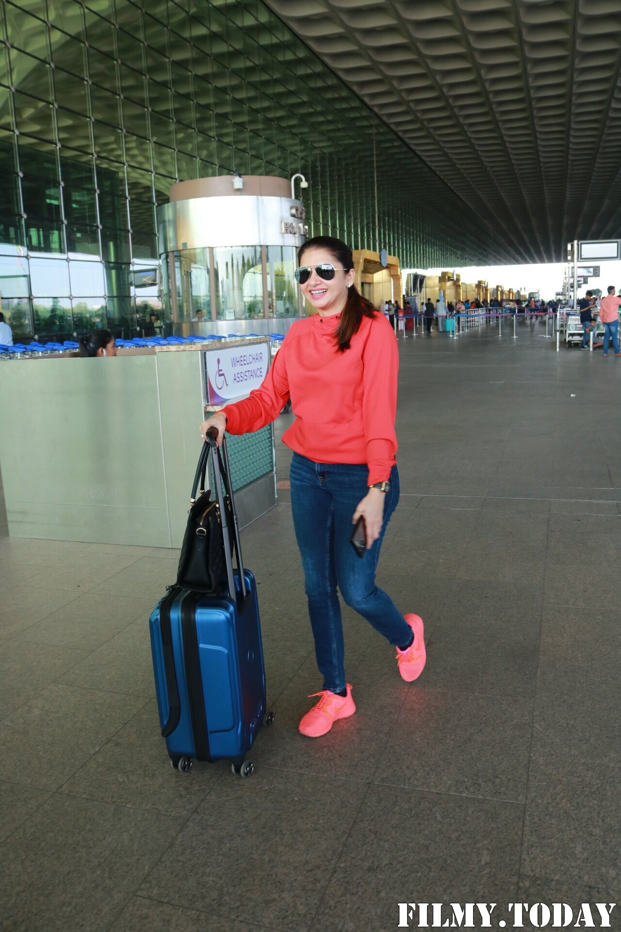 Bhagyashree - Photos: Celebs Spotted At Airport | Picture 1902475