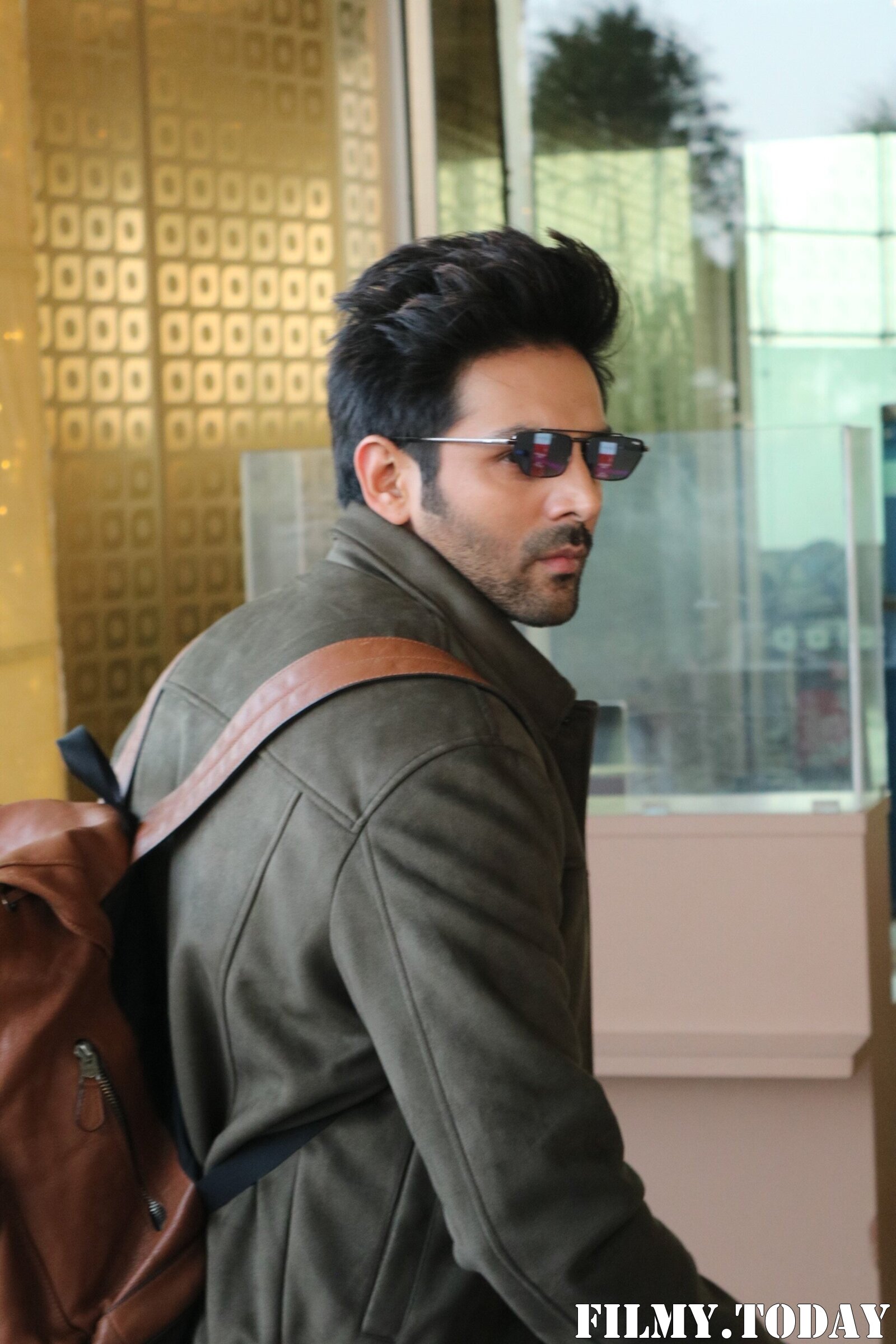Kartik Aaryan - Photos: Celebs Spotted At Airport | Picture 1902629