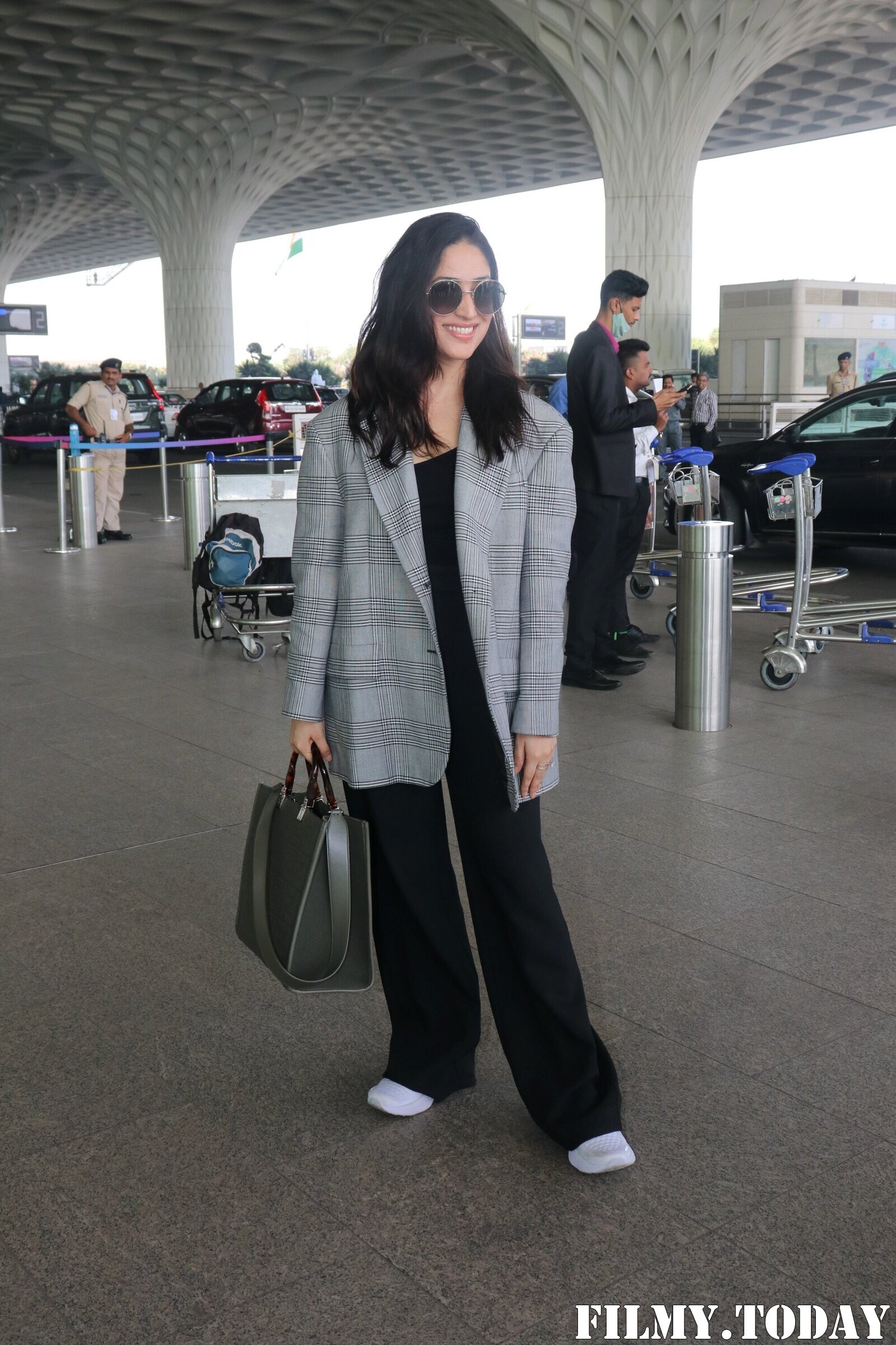 Yami Gautam - Photos: Celebs Spotted At Airport | Picture 1903124