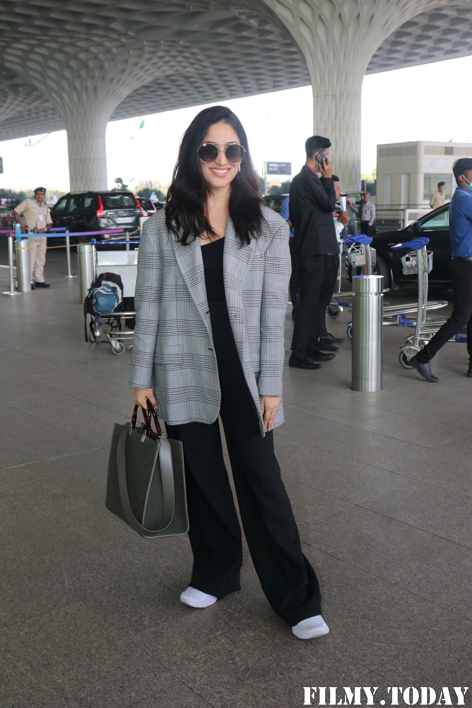 Yami Gautam - Photos: Celebs Spotted At Airport | Picture 1903123