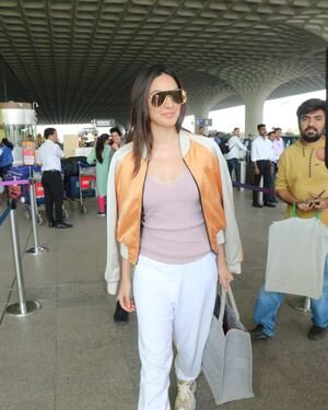 Kiara Advani - Photos: Celebs Spotted At Airport | Picture 1903071
