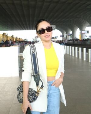 Amruta Khanvilkar - Photos: Celebs Spotted At Airport | Picture 1903012