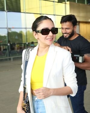 Amruta Khanvilkar - Photos: Celebs Spotted At Airport | Picture 1903018