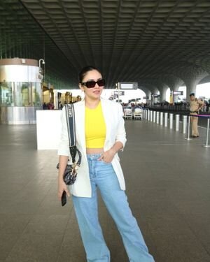 Amruta Khanvilkar - Photos: Celebs Spotted At Airport | Picture 1903014