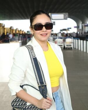 Amruta Khanvilkar - Photos: Celebs Spotted At Airport | Picture 1903017
