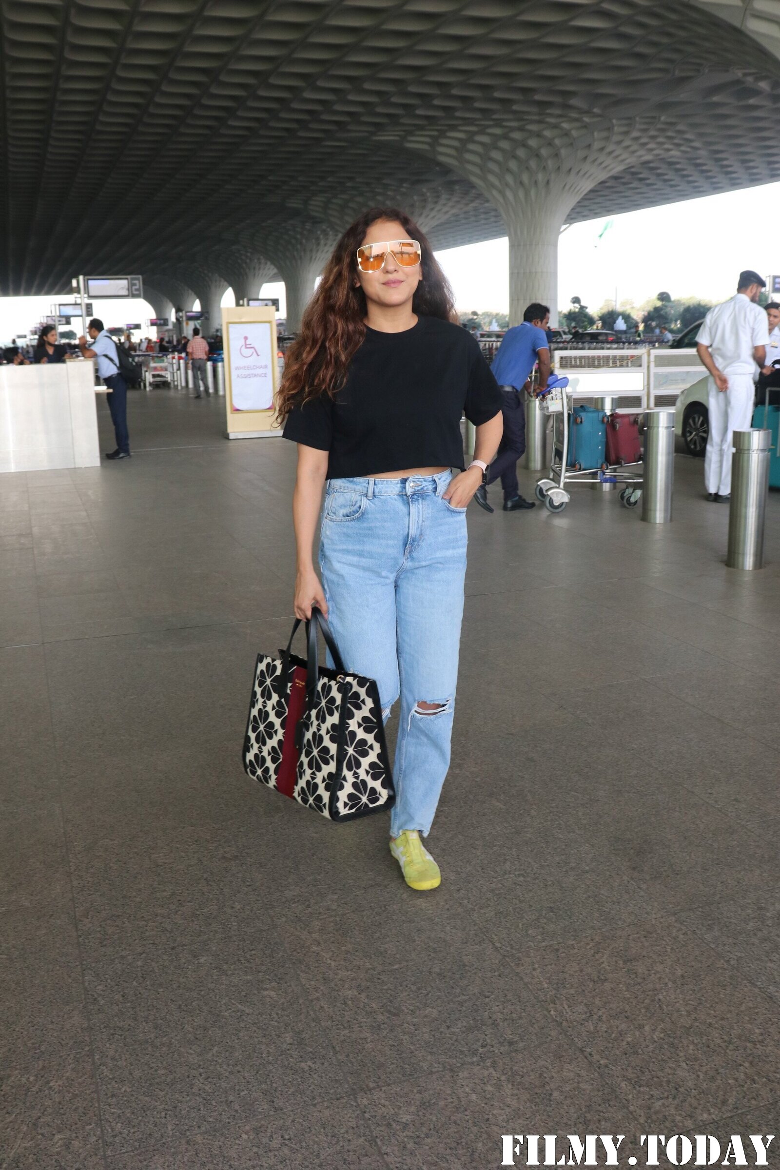 Neeti Mohan - Photos: Celebs Spotted At Airport | Picture 1903148