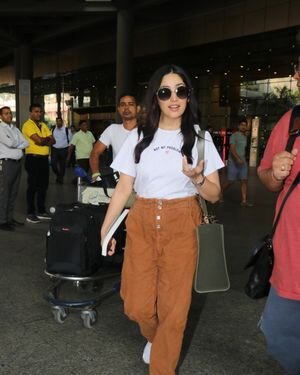 Yami Gautam - Photos: Celebs Spotted At Airport | Picture 1903166