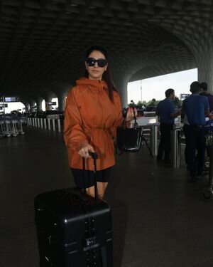 Warina Hussain - Photos: Celebs Spotted At Airport | Picture 1892287
