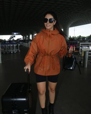 Warina Hussain - Photos: Celebs Spotted At Airport | Picture 1892286
