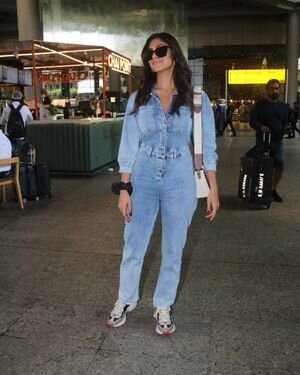 Mrunal Thakur - Photos: Celebs Spotted At Airport | Picture 1892966