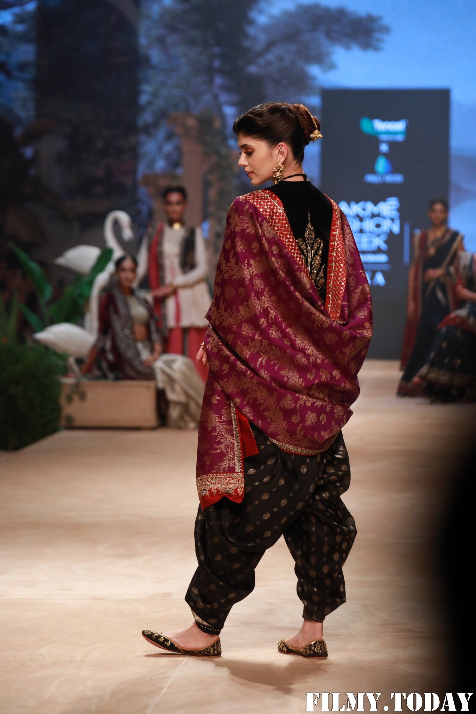 Sanjana Sanghi - Photos: Celebs At Lakme Fashion Week 2022 | Picture 1893608