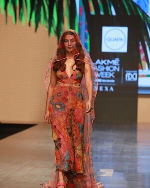 Rhea Chakraborty - Photos: Celebs At Lakme Fashion Week 2022 | Picture 1893630