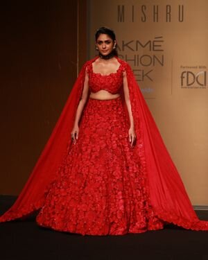 Mrunal Thakur - Photos: Celebs At Lakme Fashion Week 2022 | Picture 1893572