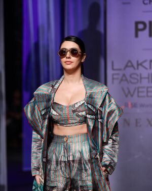 Warina Hussain - Photos: Celebs At Lakme Fashion Week 2022 | Picture 1893597