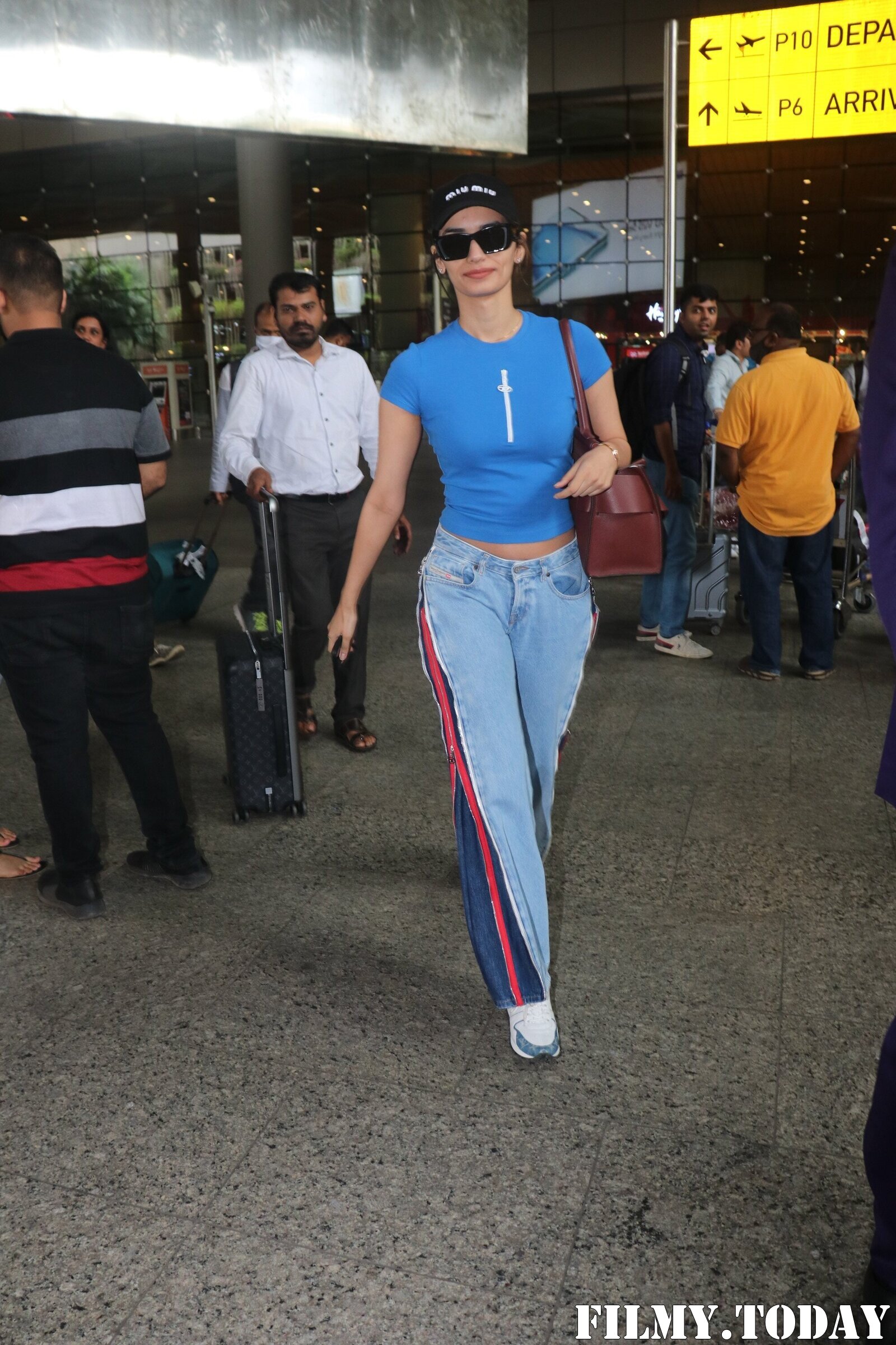 Manushi Chhillar - Photos: Celebs Spotted At Airport | Picture 1893621