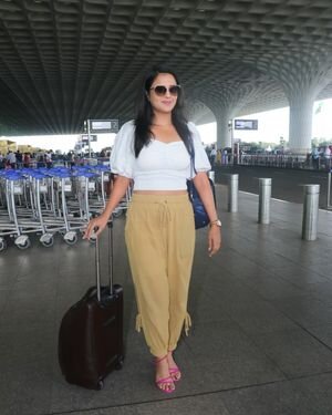 Gulki Joshi - Photos: Celebs Spotted At Airport | Picture 1893618