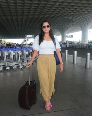 Gulki Joshi - Photos: Celebs Spotted At Airport | Picture 1893619