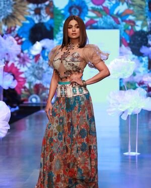 Shamita Shetty - Photos: Celebs At Lakme Fashion Week 2022 | Picture 1895681