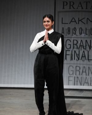 Mrunal Thakur - Photos: Celebs At Lakme Fashion Week 2022