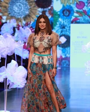 Shamita Shetty - Photos: Celebs At Lakme Fashion Week 2022 | Picture 1895678